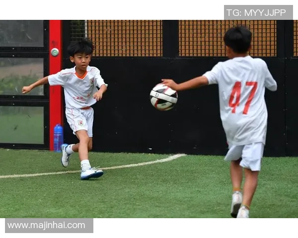 足球明星童子军的成长之路与梦想追逐之旅